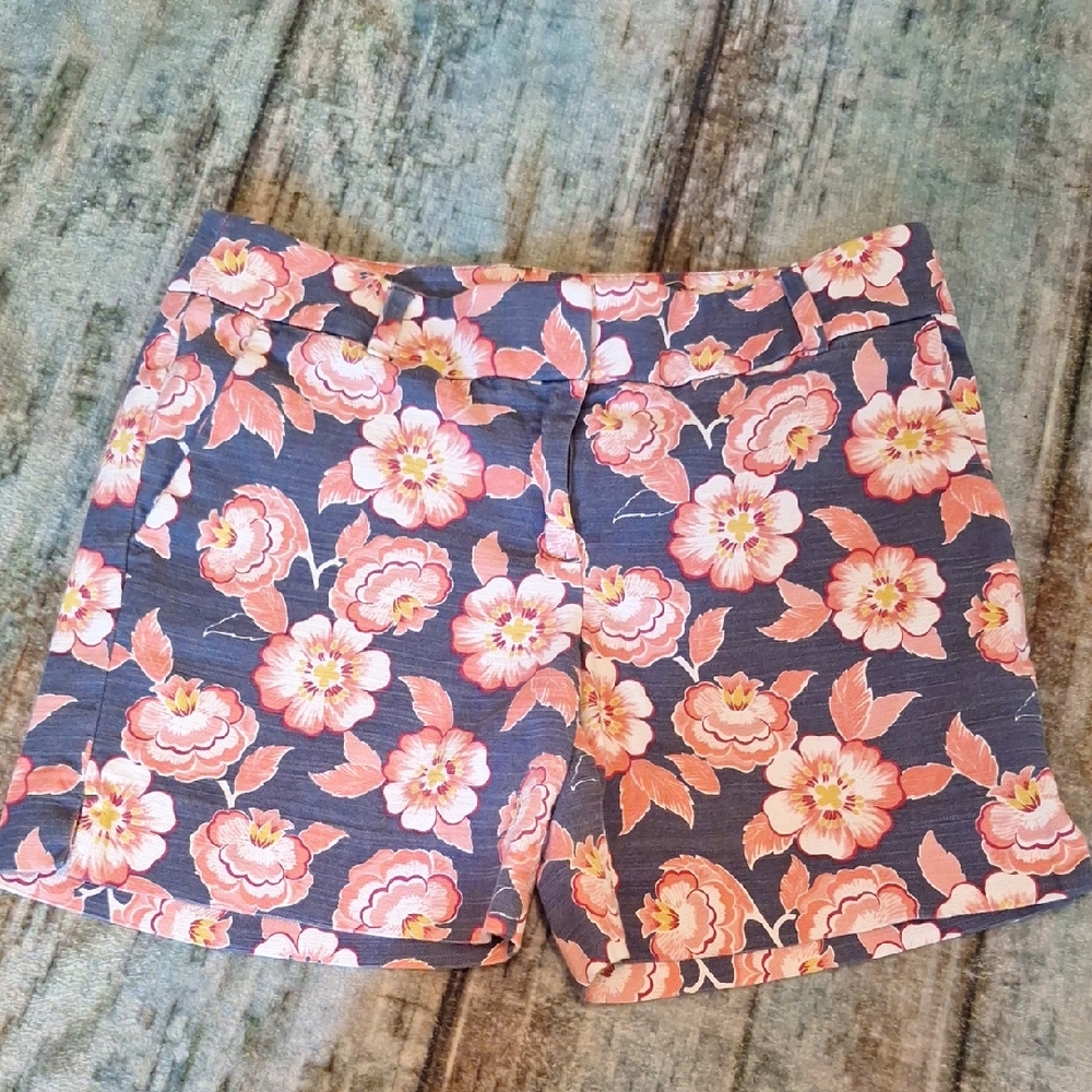 LOFT Women's Floral Bermudas in Pink/Navy. Excellent Condition NWOT Size 2